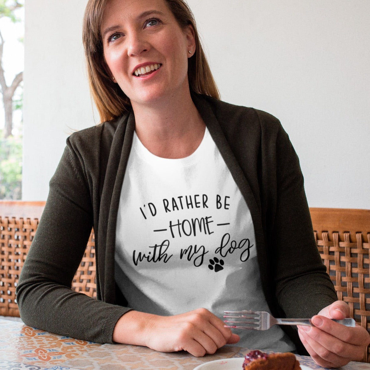 id-rather-be-home-with-my-dog-white-t-shirt-animal-loversmiling-woman-wearing-a-round-neck-t-shirt-mockup-while-eating-dessert-at-a-restaurant