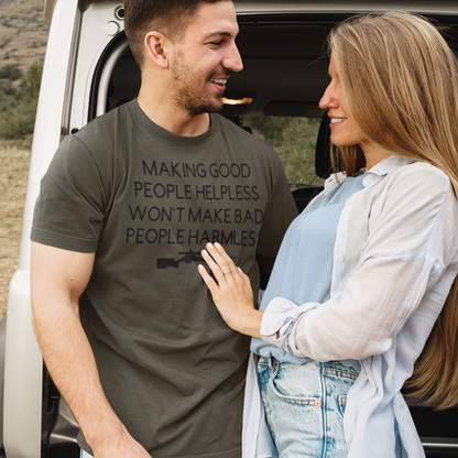 making-good-people-helpless-wont-make-bad-people-harmless-army-green-t-shirt-mockup-of-a-smiling-man-with-his-girlfriend-outside-a-car-trunk