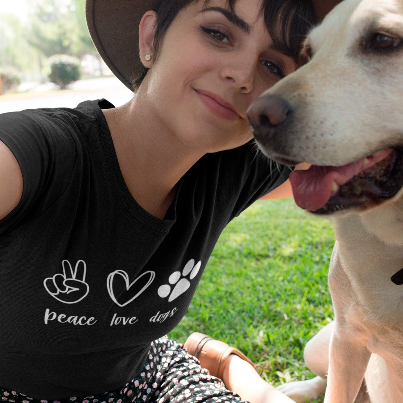 peace-love-dogs-black-t-shirt-selfie-of-a-pretty-girl-wearing-a-tee-mockup-with-her-dog