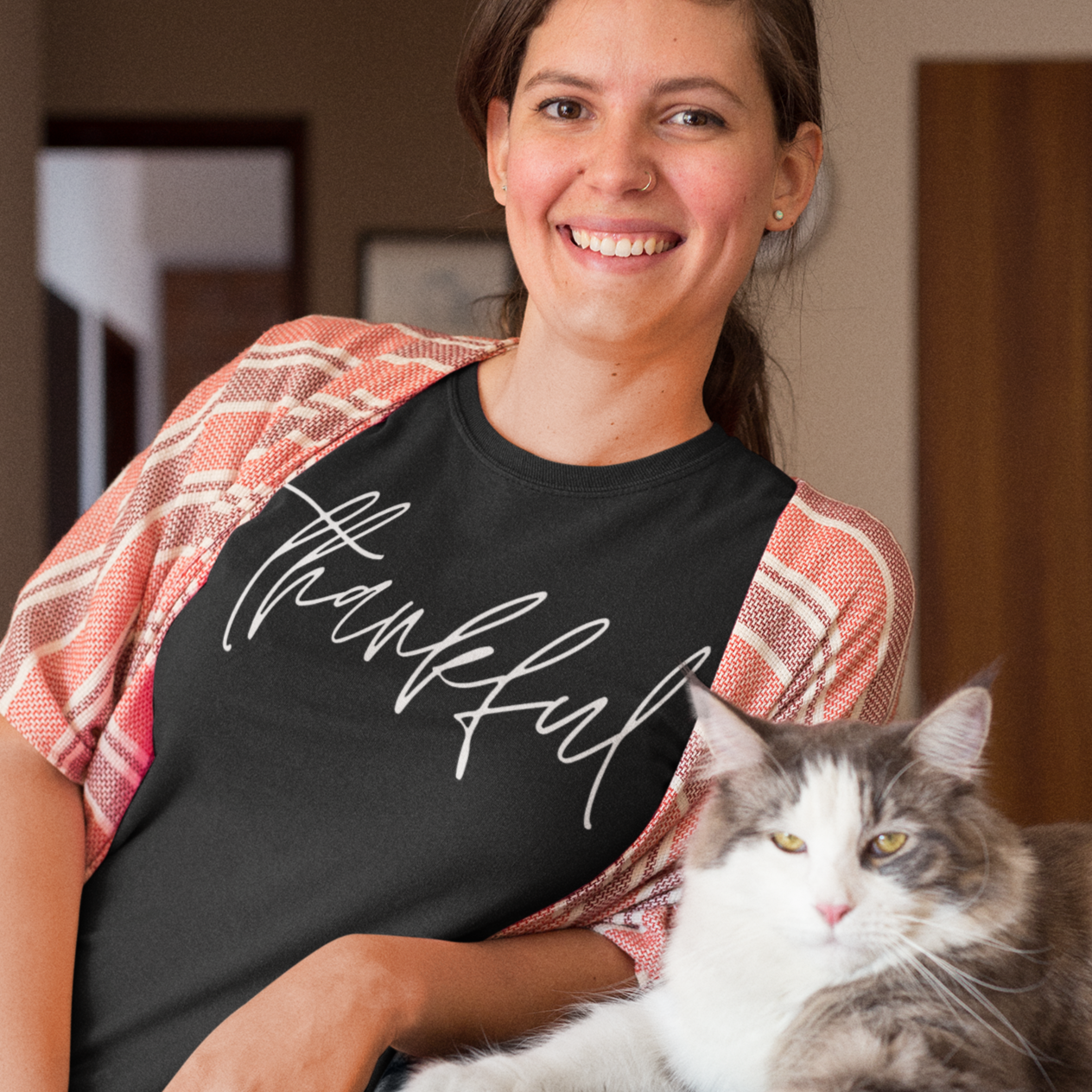 thankful-black-t-shirt-womens-inspiring-happy-girl-wearing-a-tee-mockup-with-her-cat