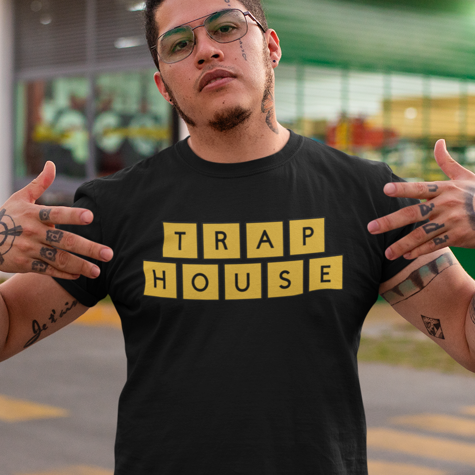 trap-house-t-shirt-mockup-of-a-tattooed-man-showing-swag-on-the-street